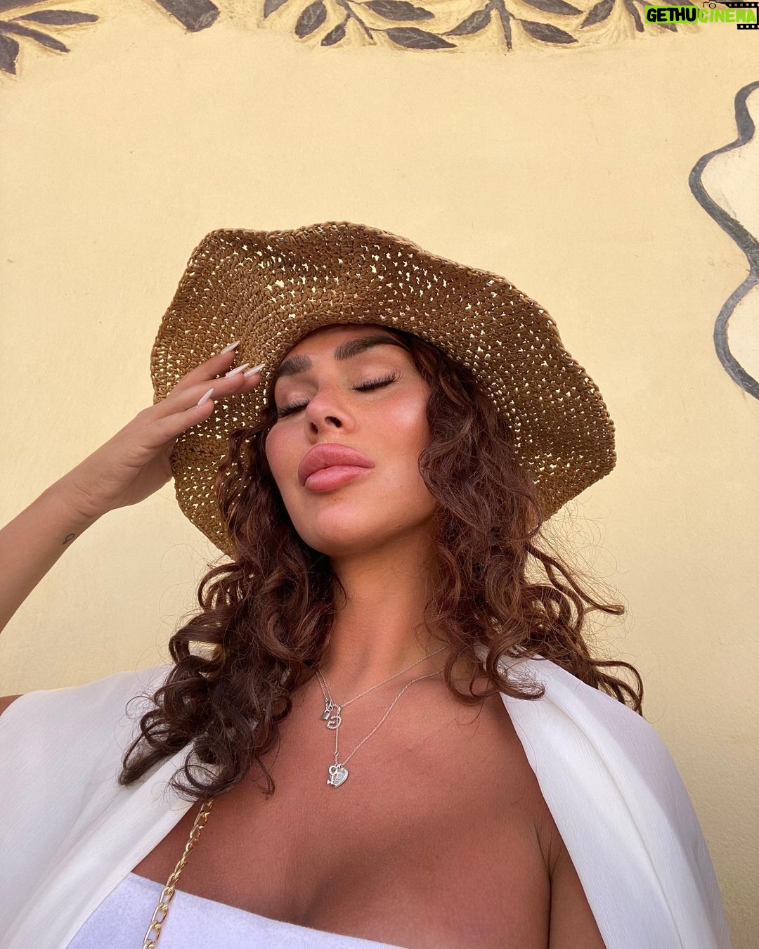 Gabrielle Marion Instagram - Il faisait chaud. En revenant, on a mis nos maillots 🥵🐫 #egypt #desert Desert, Red Sea, Egypt