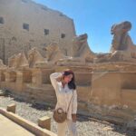 Gabrielle Marion Instagram - Recap de ma première journée de touriste🤠; Première immersion en Égypte antique. Visiter les trésors de Luxor, prendre connaissance des légendes, se laisser envoûter par l’architecture des temples tout en admirant les vestiges de ceux-ci. 🇪🇬⚱️🛕 #egypt #luxor Luxor City, Egypt