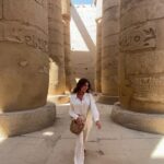 Gabrielle Marion Instagram - Recap de ma première journée de touriste🤠; Première immersion en Égypte antique. Visiter les trésors de Luxor, prendre connaissance des légendes, se laisser envoûter par l’architecture des temples tout en admirant les vestiges de ceux-ci. 🇪🇬⚱️🛕 #egypt #luxor Luxor City, Egypt
