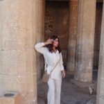 Gabrielle Marion Instagram - Recap de ma première journée de touriste🤠; Première immersion en Égypte antique. Visiter les trésors de Luxor, prendre connaissance des légendes, se laisser envoûter par l’architecture des temples tout en admirant les vestiges de ceux-ci. 🇪🇬⚱️🛕 #egypt #luxor Luxor City, Egypt