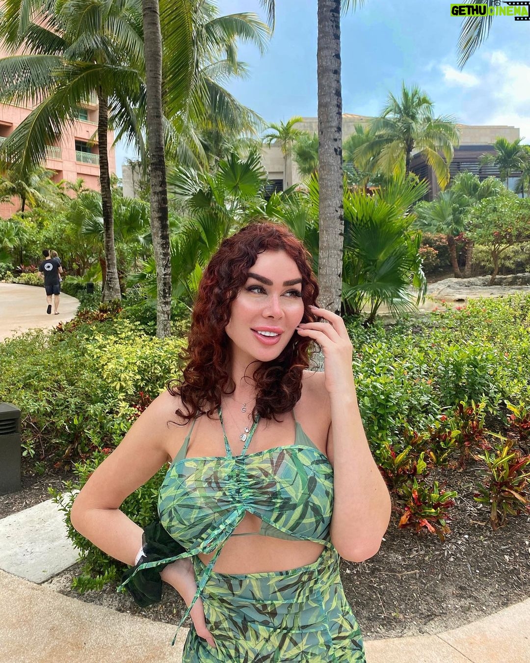Gabrielle Marion Instagram - Bahamian life🌴☀️ The Cove Atlantis