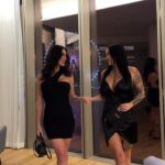 Gabrielle Marion Instagram – En cette nouvelle année qui arrive, je réfléchis aux moments de 2023 qui ont transformé ma vie. 🌟 J’ai entretenu l’amour qui illumine mes journées. J’ai voyagé plus que jamais, ce qui m’a apporté des souvenirs que je n’oublierai jamais en plus avec des personnes importantes dans mon coeur. ✈️
On a agrandis la famille avec l’arrivée de Pepper. 🐾 Et disons que, la grande proposition a scellé 2023 ainsi que notre engagement profond entre Bobinnette et moi. ❤️
Ces réussites personnelles sont le reflet éclatant de mon année. J’ai peut être moins performer sur le côté professionnel mais il faut croire que j’avais besoin de ce temps pour renouer avec le plaisir du métier.💓
À présent, accueillons 2024 avec enthousiasme, ouvrant la porte à de nouveaux projets professionnels, de défis inspirants et d’opportunités florissantes.
Que 2024 soit une continuation des triomphes passés, question qu’elle soit encore plus mémorable! 👏🏼🔥
Bonne année les amours 🫶🏼🎉
