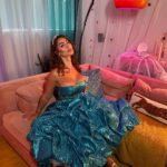 Gabrielle Marion Instagram - Prom queen 👑🏳️‍⚧️ J’ai fais appel à mes abonnés pour trouver cette robe parfaite des années 2010 pour une soirée thématique 👏🏼 J’avais besoin de vivre le princess feeling que toute les filles vivent quand ces le temps des bals 🥹✨ #promqueen #trans
