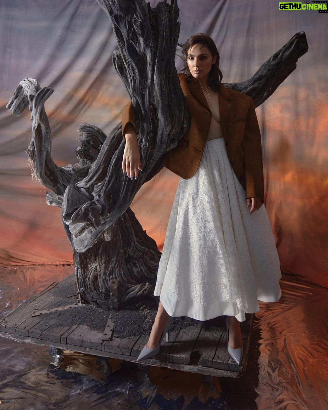 Gal Gadot Instagram - Thank you for having me @FlauntMagazine ❤️🖤 Photographed by @GregSwalesArt Styled by @KarlaWelchStylist wearing @TiffanyandCo Cover: @ferragamo Written by @EAubrey_Writes Hair: @DimitrisHair Makeup: @TyronMachhausen Nails: @Tracy_Clemens Set Designer:@ItsIsaacAaron Flaunt Film: @ShootChevyTyler