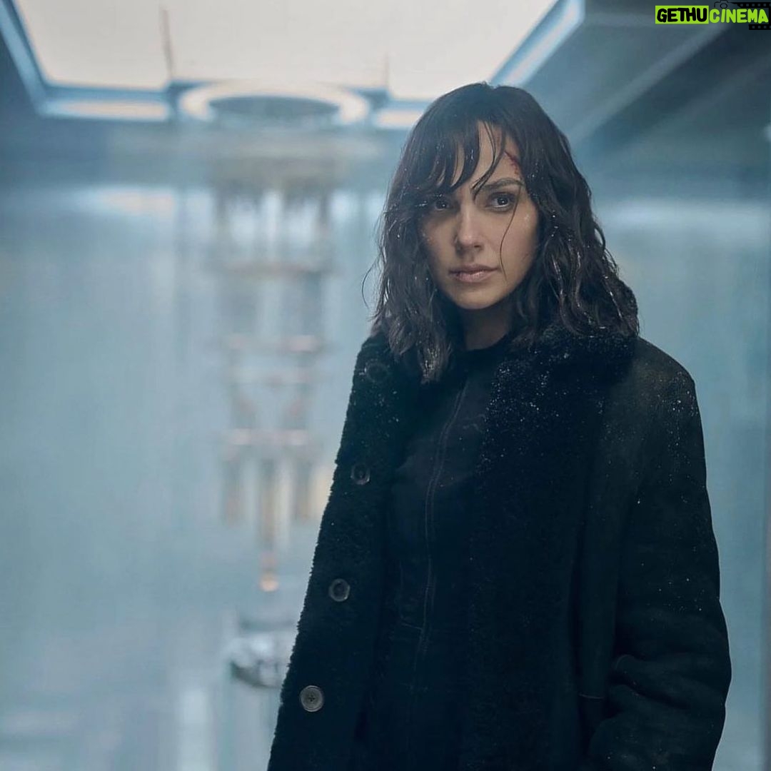 Gal Gadot Instagram - Meet Rachel Stone - August 11th on Netflix. ♣️ #HeartofStone
