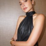 Gal Gadot Instagram - 🖤