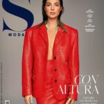 Gal Gadot Instagram - Thanks for having me @s_moda 🖤 Photographer: @thomaswhiteside Styling: @karlawelchstylist assisted by @gracewrightsell Makeup: @sabrinabmakeup Hairstylist: @renatocampora Manicure: @nailsbyshige