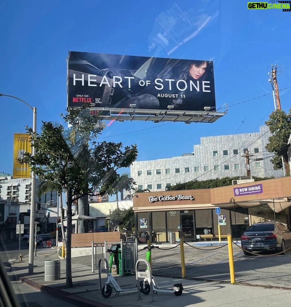 Gal Gadot Instagram - This never stops to amaze me 🙏 Heart Of Stone is coming very soon...