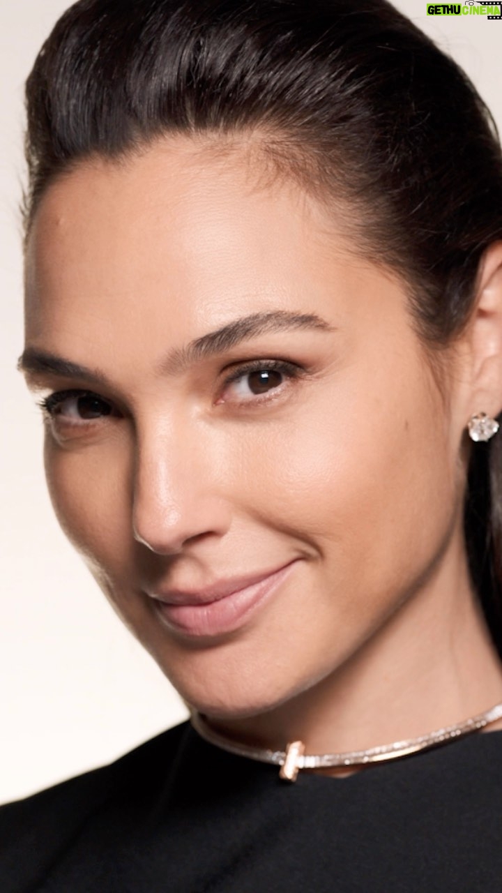 Gal Gadot Instagram - Always got time for T ✨ @tiffanyandco