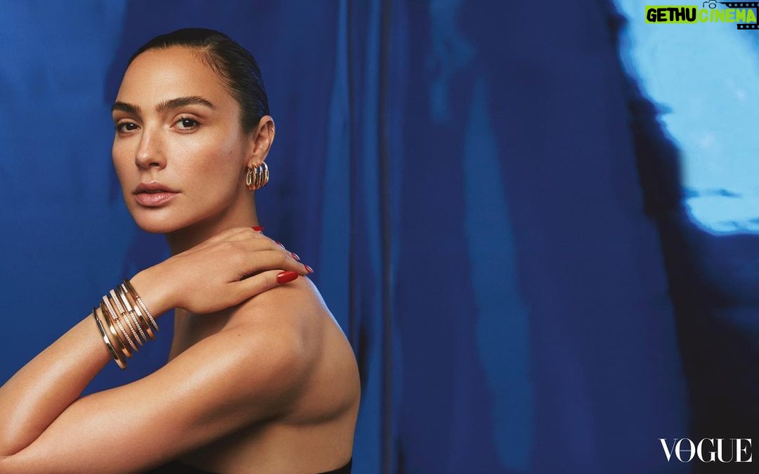 Gal Gadot Instagram - @VogueHongKong 🖤 Photographer: @GregSwalesArt Stylist: @KarlaWelchStylist Cover Wardrobe: @YSL by @anthonyvaccarello Cover Jewelry: @TiffanyAndCo Makeup Artist: @MissJoBaker Hair Stylist: @JennyChoHair Manicurist: @NailsByShige Producer: @AlexeyG @AGPNYC