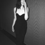Gal Gadot Instagram - Still reliving some of #Tudum's looks 🖤 @netflix @netflixfilm Hair: @jennychohair Makeup: @tyronmachhausen Styled by: @karlawelchstylist @gracewrightsell Nails: @nailsbyshige
