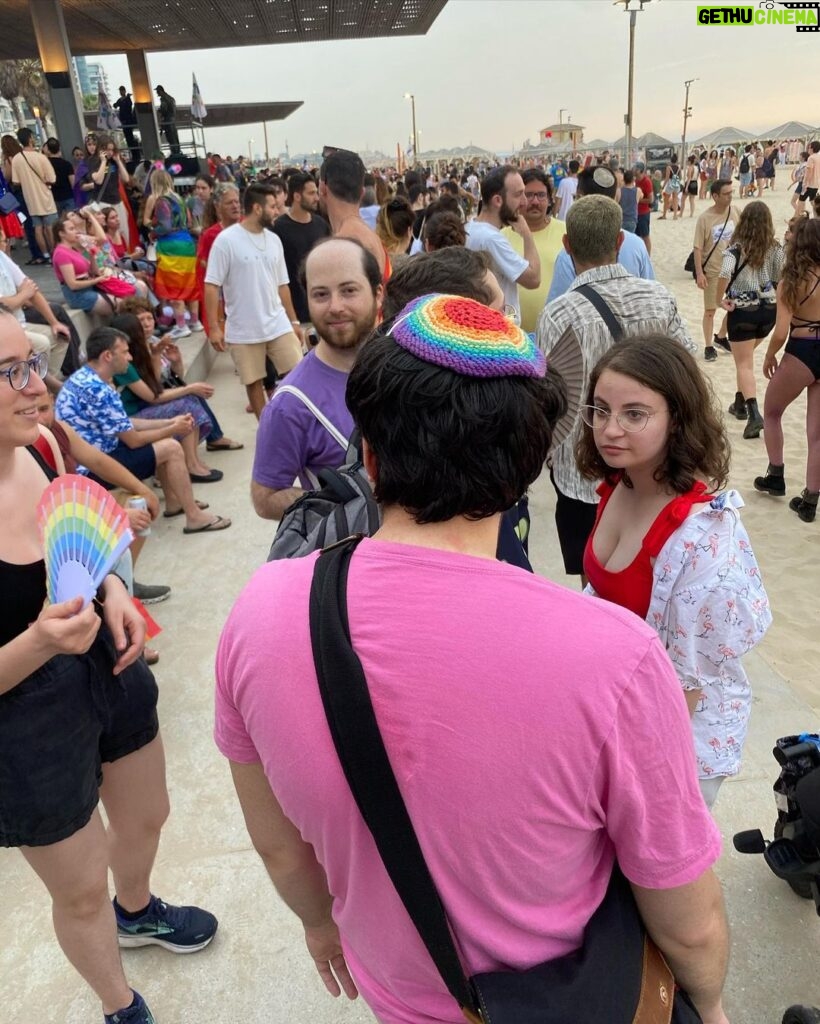 Gal Gadot Instagram - Love is Love 🌈 And TLV pride parade is celebrating it beautifully Tel Aviv, Israel