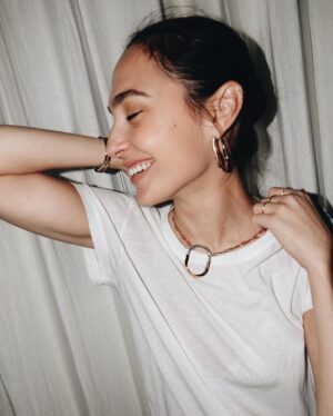 Gal Gadot Instagram - LOVE #Tiffanyandco ‘S LOCK 
#TiffanyLock  @tiffanyandco