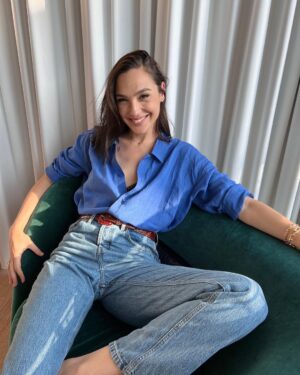 Gal Gadot Instagram - Starting my day with a smile 💙