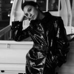 Gal Gadot Instagram - 🖤