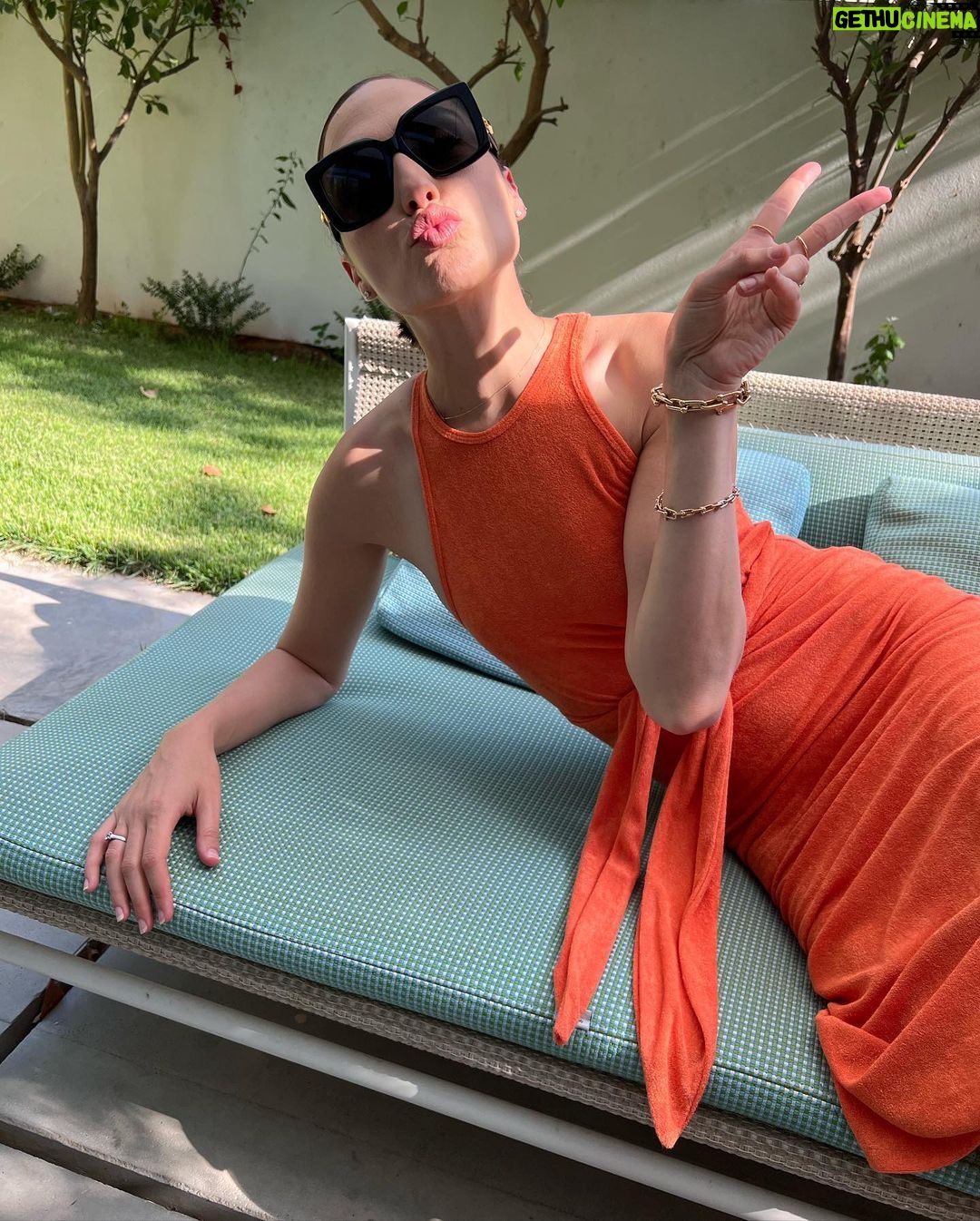 Gal Gadot Instagram - A NOT so typical day in August for a mother of 3 ๐ ๐งก