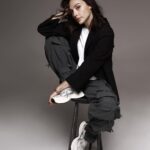 Gal Gadot Instagram - 🖤