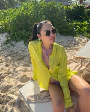 Gal Gadot Instagram - 🍍