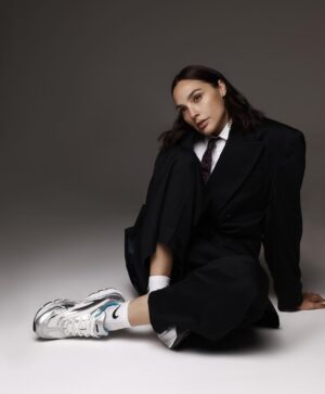 Gal Gadot Instagram - Suit up🤍