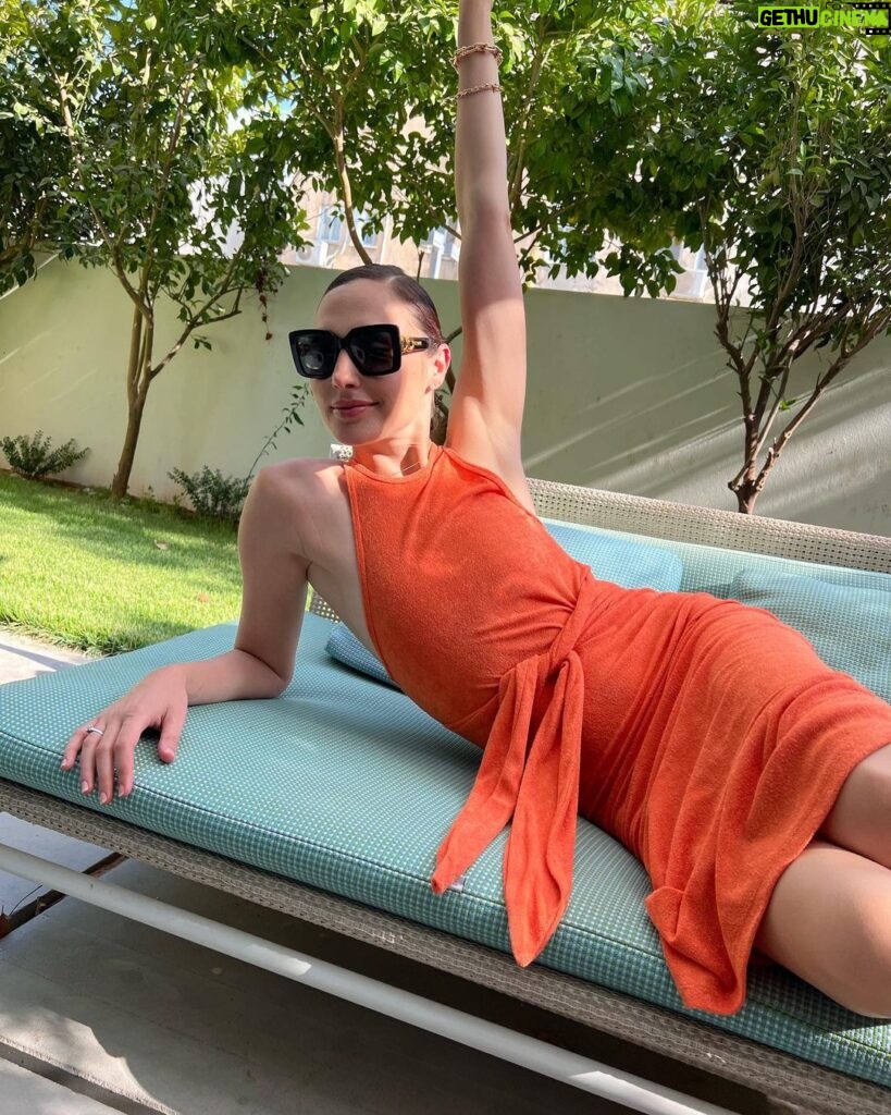 Gal Gadot Instagram - A NOT so typical day in August for a mother of 3 😜 🧡