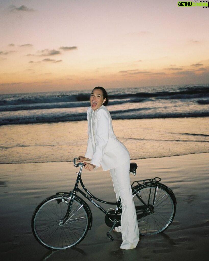 Gal Gadot Instagram - Three of my favs - the beach, sunsets and riding bikes in a suit 😜