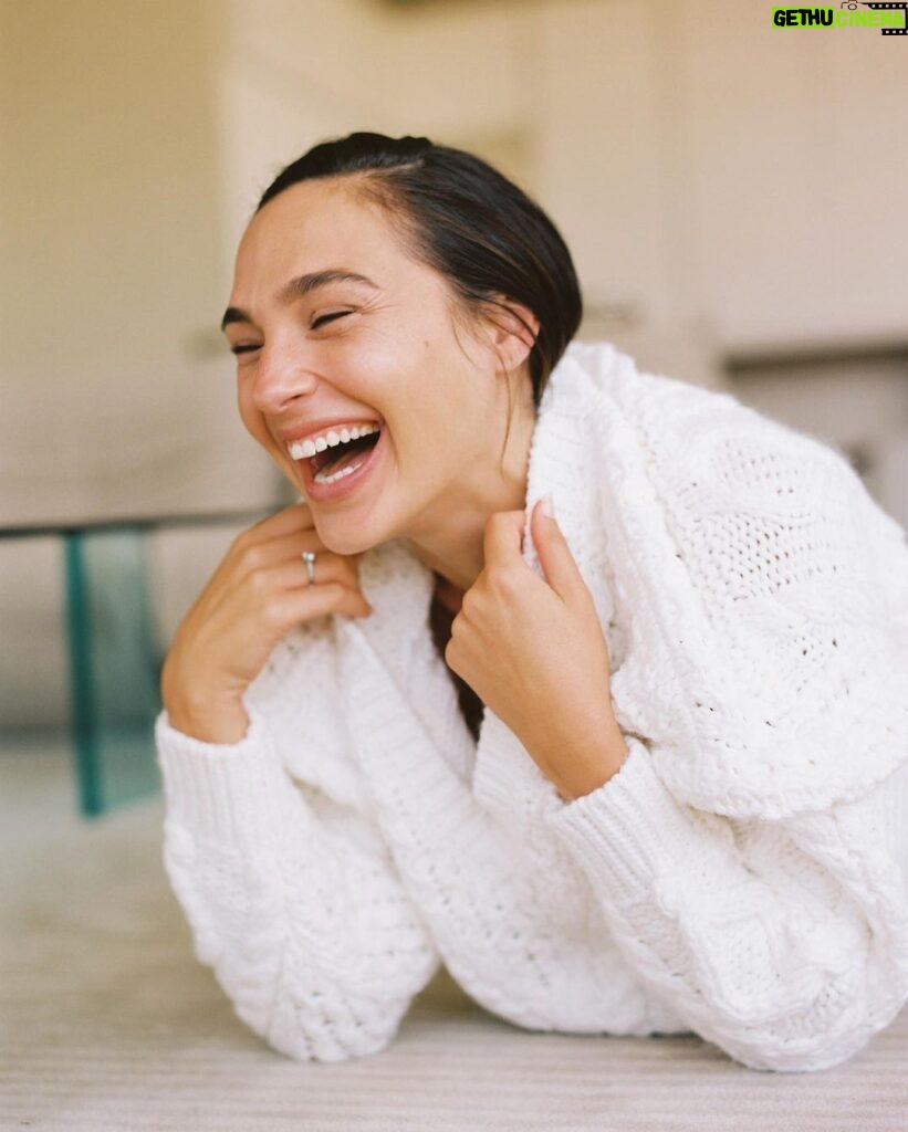 Gal Gadot Instagram - Hope your Sunday is as happy as mine 😄 #SmilingIsContagious
