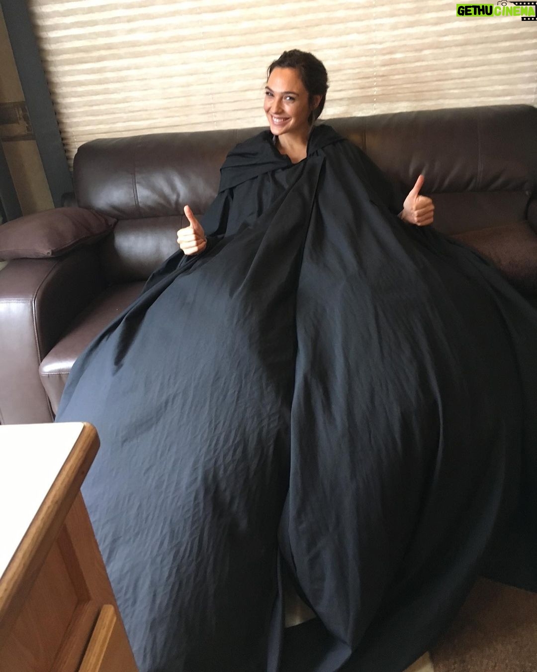 Gal Gadot Instagram - When you can't show your costume but still need to walk around set 🤫 #TB