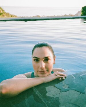 Gal Gadot Instagram - 🐬🌊