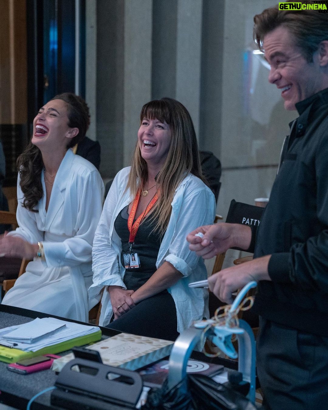 Gal Gadot Instagram - Happy bday to one of my favorite people #pattyjenkins 🍀♥️🍀