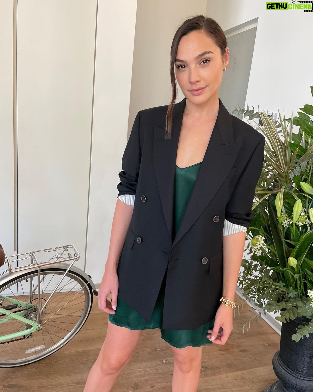 Gal Gadot Instagram - A little green goes a long way 💚