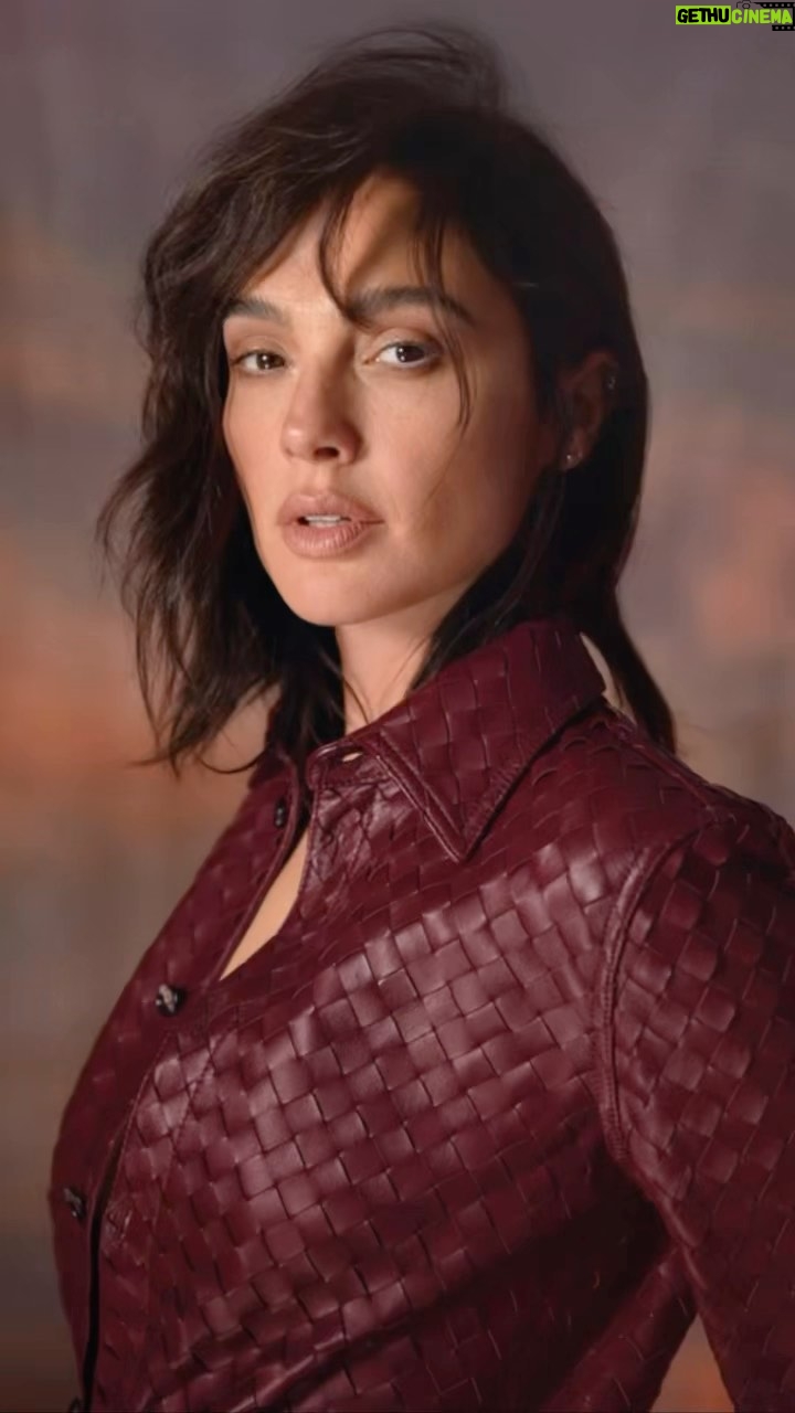 Gal Gadot Instagram - Behind the Scenes of my @flauntmagazine shoot 🖤