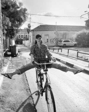 Gal Gadot Instagram - 🚲