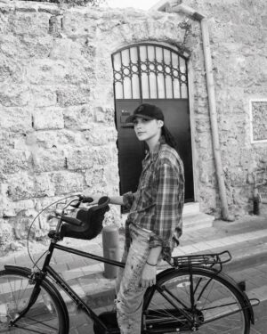 Gal Gadot Instagram - 🚲