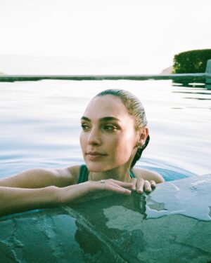 Gal Gadot Instagram - 🐬🌊