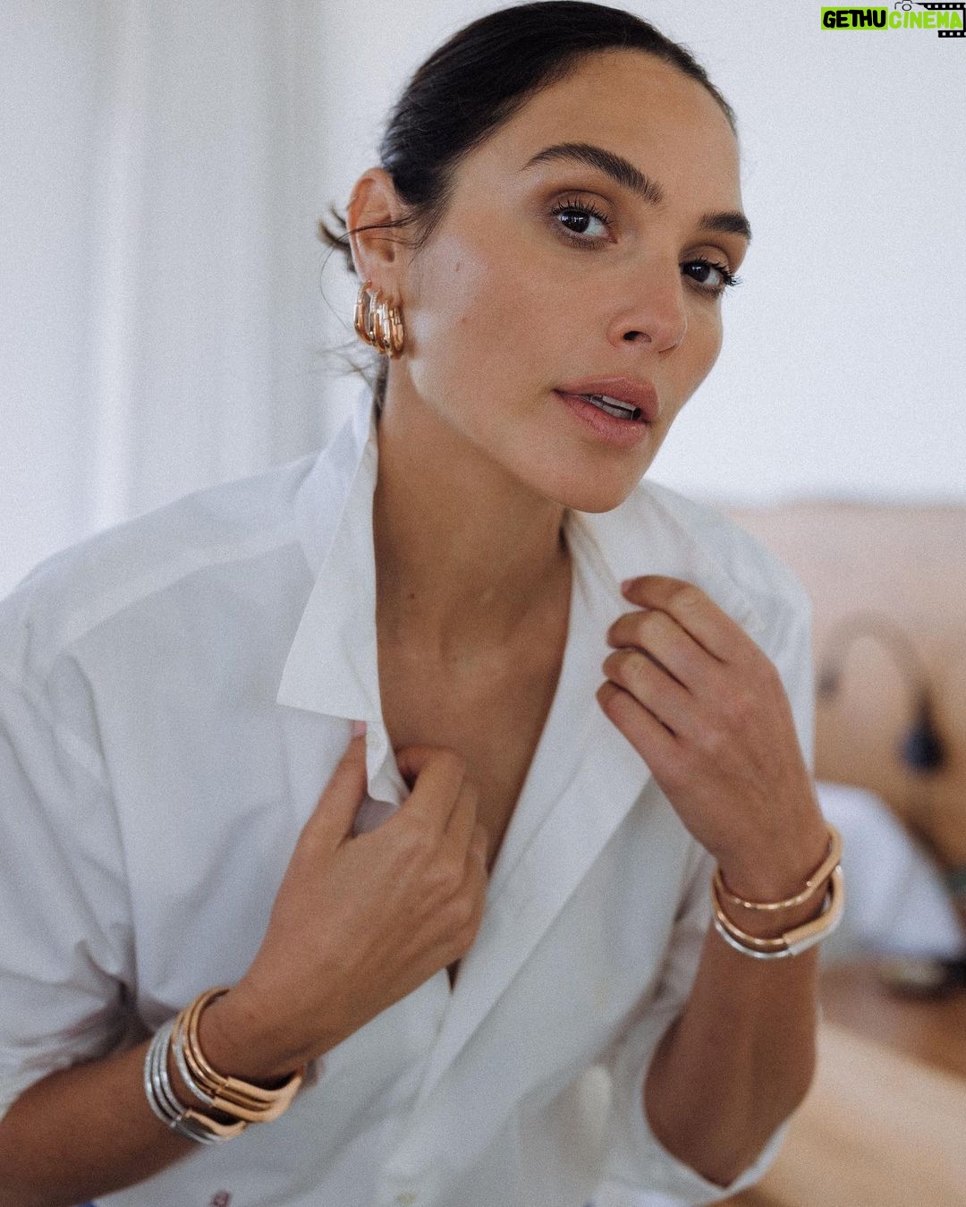 Gal Gadot Instagram - Some things just click... like me and the beautiful Lock Collection by @tiffanyandco #TiffanyLock
