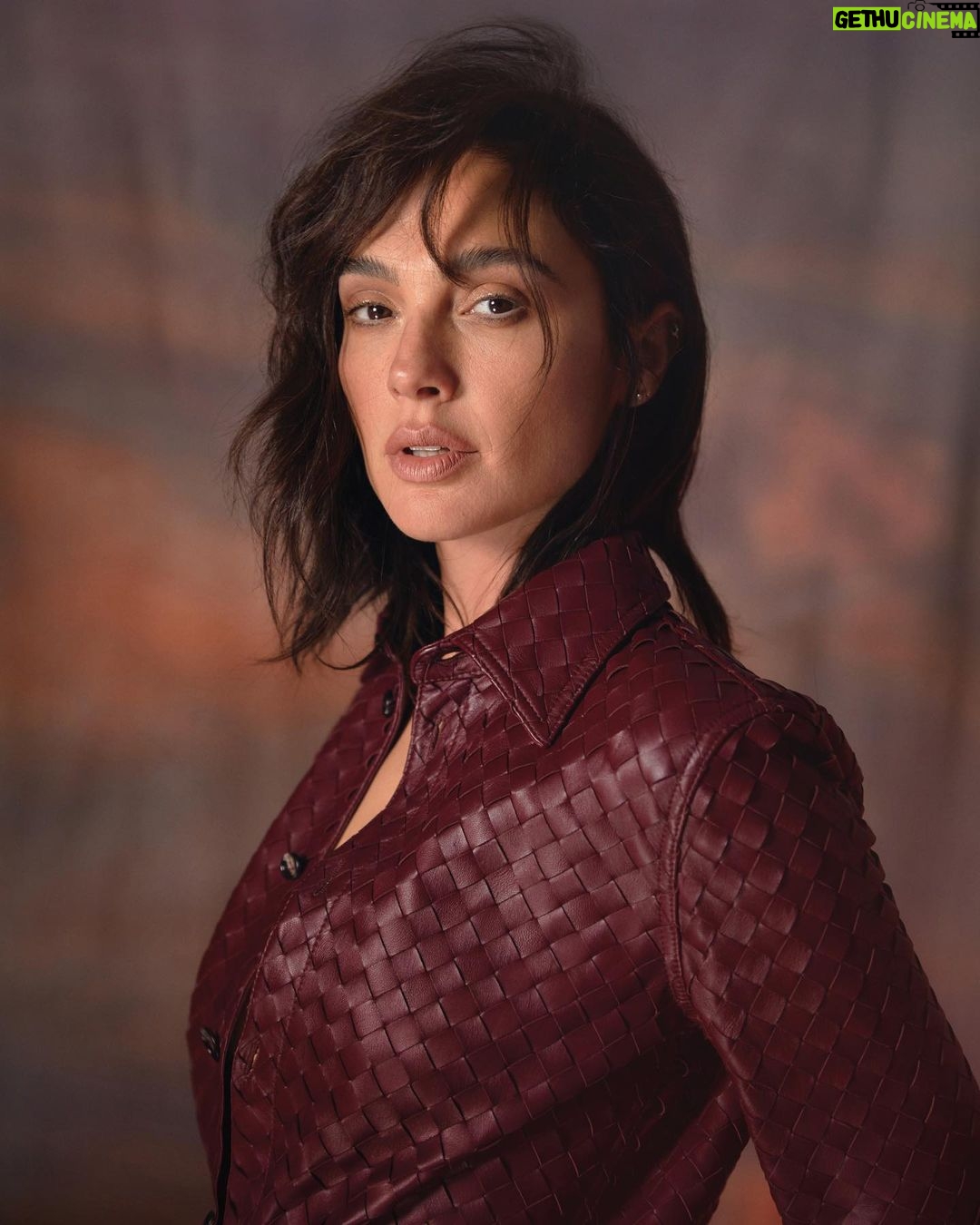 Gal Gadot Instagram - Thank you for having me @FlauntMagazine ❤️🖤 Photographed by @GregSwalesArt Styled by @KarlaWelchStylist wearing @TiffanyandCo Cover: @ferragamo Written by @EAubrey_Writes Hair: @DimitrisHair Makeup: @TyronMachhausen Nails: @Tracy_Clemens Set Designer:@ItsIsaacAaron Flaunt Film: @ShootChevyTyler
