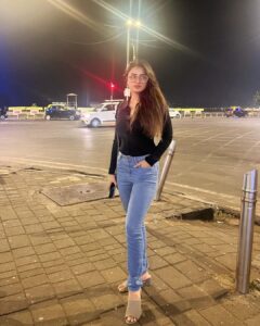 Garima Parihar Instagram - Mumbai's heart beats in its dazzling city lights, a symphony of dreams and aspirations.🌃💖✨ . . . #ootd #photooftheday #instagram #instadaily #instafashion #instamood #love #bestoftheday #tbt Marine Drive Mumbai