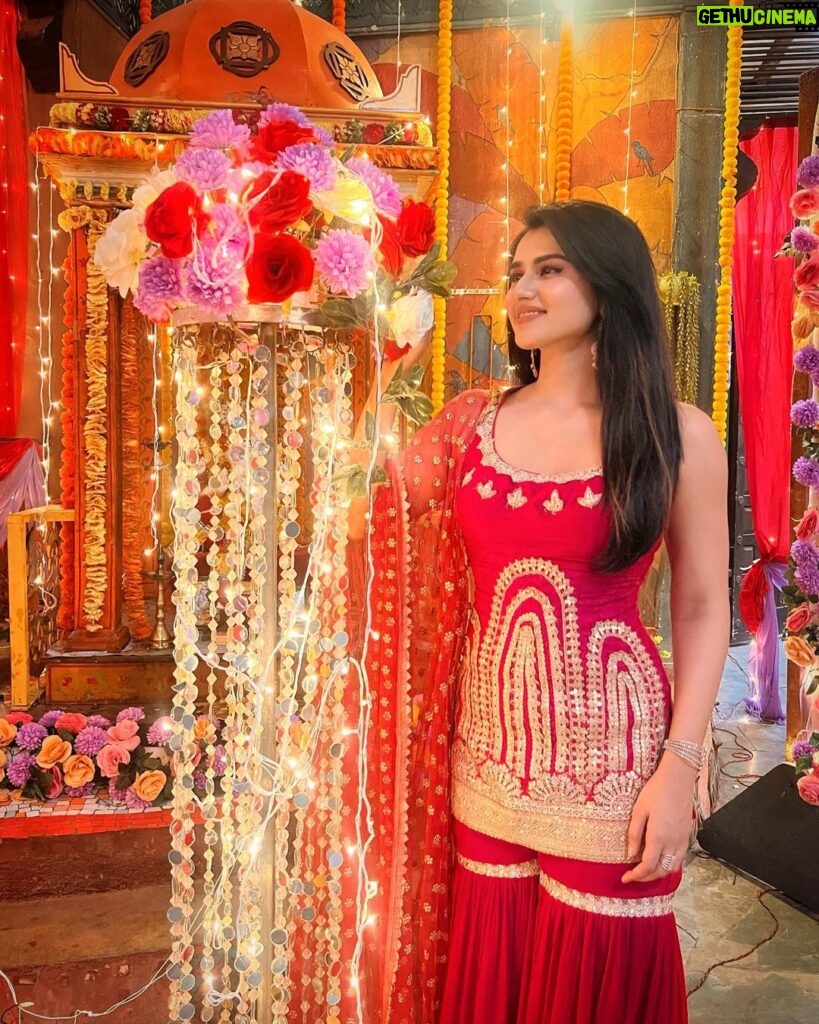 Garima Parihar Instagram - "Vibrant Hues, Timeless Tradition: Indian Wear Chronicles 🌈📜 #EthnicElegance" . . .#ootd #photooftheday #picoftheday #instagram #instadaily #instagood #instamood #love Mumbai, Maharashtra