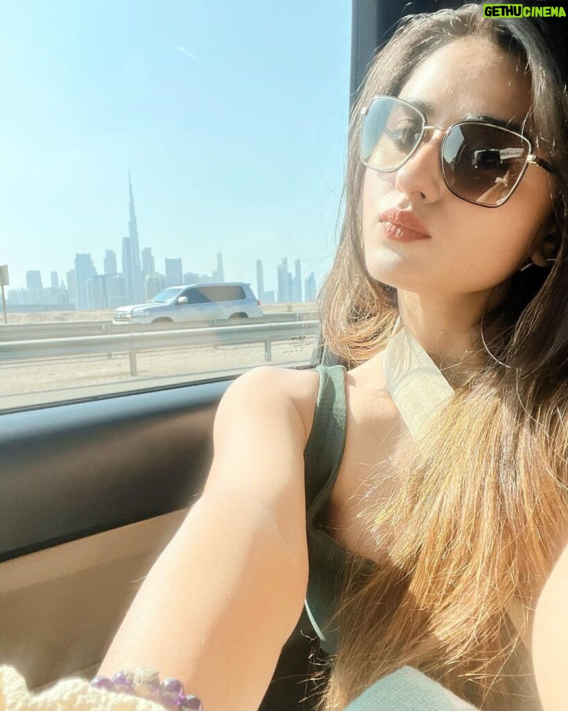 Garima Parihar Instagram - #selfiewithaview . . . #ootd #view #dubai #selﬁe #love #bestoftheday #instagood #instagram #instadaily #instadaily #fashion #insta Dubai UAE