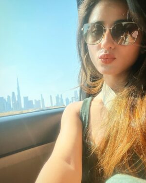 Garima Parihar Instagram - #selfiewithaview 
.
.
.
#ootd #view #dubai #selﬁe #love #bestoftheday #instagood #instagram #instadaily #instadaily #fashion #insta
