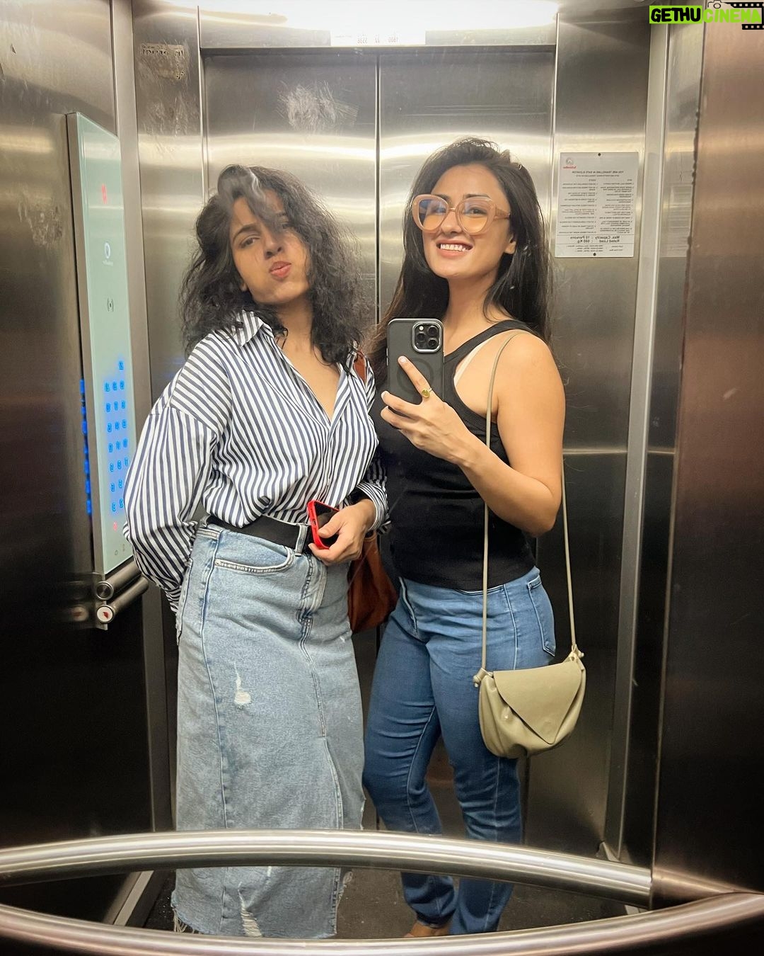 Garima Parihar Instagram - Good times and great company – just another hangout moment to cherish. @iampreetipariharmalviya . . . #ootd #instagood #instadaily #instafashion #instamood #instalike #picoftheday #photooftheday #photography Mumbai, Maharashtra