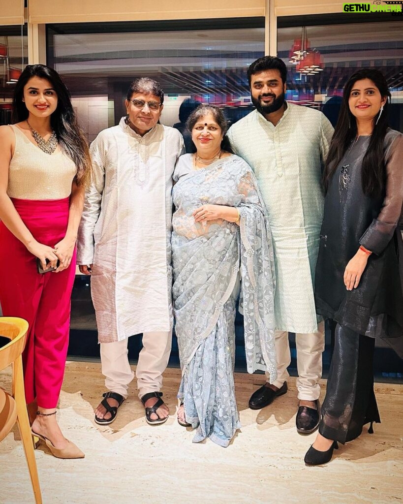 Garima Parihar Instagram - Family ❤️ . . . #ootd #photooftheday #diwali #celebration #instaday #instagood #2023 #family Mumbai, Maharashtra