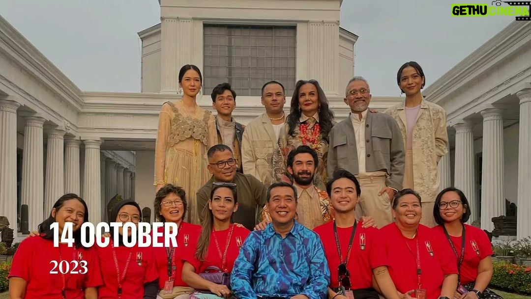 Garin Nugroho Instagram - Dibalik layar , kebersamaan dan semangat @festivalfilmid @naziracnoer @putrimarino @laurabas @lukmansrd @almostgita @rinadamayanti23 @jaffjogja @madanifilmfest @shoosugar @ifdclub @inafed.ig @aprofi.id