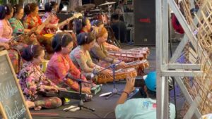 Garin Nugroho Instagram - Ngayogjajazz: Inilah sebuah ruang publk musik dengan konsep yang genuin . Panggung - panggung dihidupkan , hadir  dan masuk dalam kampung dan rumah penduduk. Ia ada pada jantung hidup sehari - hari dengan komunikasi terbuka dan santai dengan para penonton, layaknya sebuah beranda rumah di kampung - kampung. Selamat dan salutttt @ajiewartono @masbutet @ong.hariwahyu @whanidarmawan @wisetrotomo @iskandarloedin @kamilandini @analahms @zeezeeshahab @satyacipta @retno_damayanti @dirasugandi @amandarawles @monitatahalea @widimulia @sitanursanti