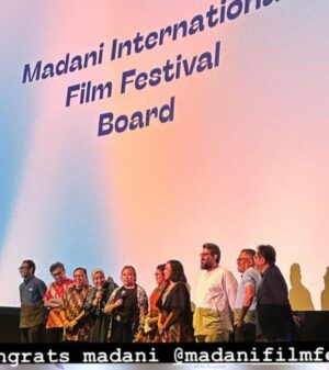 Garin Nugroho Instagram - Opening Speech “ Madani int Film fest , fokus Palestina ,“,( by Mohanad Yaqubi, sutradara Palestina ) , pengantar sebelum pemutaran filmnya membuka Madani film fest ( lihat 7 gmbr) renungan penting kemanusiaan  di tengah memanasnya konflik Israel dengan Hamas, di kota tempat tinggal ibu  Mohanan, Ikuti dan saksikan Madani film fest 7 -12 Oktober  @madanifilmfest @shoosugar @jakartafilmweek @jaffjogja @sadiahcurates @pusbangfilm @rinadamayanti23 @paulagusta1 @fajarnugrs @jaffjogja @mahendrabudaya @aprofi.id @inafed.ig @binusfilm @ekkyij @jakartscouncil @zee @siska.raharja @b.paningron @ajiewartono @heripemad @oyik_srisasanti @ifdclub @timobros @hanungbramantyo @fajarnugrs @jokoanwar @masbutet @teatergarasi @komunitas_salihara @yuliaevinabhara @vivianidris @inefebriyanti @kamilandini @ifa_isfansyah @budi.irawanto @dyherlin @novikurnia @clarabernadeth @inefebriyanti