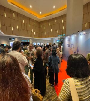 Garin Nugroho Instagram - Opening Speech “ Madani int Film fest , fokus Palestina ,“,( by Mohanad Yaqubi, sutradara Palestina ) , pengantar sebelum pemutaran filmnya membuka Madani film fest ( lihat 7 gmbr) renungan penting kemanusiaan  di tengah memanasnya konflik Israel dengan Hamas, di kota tempat tinggal ibu  Mohanan, Ikuti dan saksikan Madani film fest 7 -12 Oktober  @madanifilmfest @shoosugar @jakartafilmweek @jaffjogja @sadiahcurates @pusbangfilm @rinadamayanti23 @paulagusta1 @fajarnugrs @jaffjogja @mahendrabudaya @aprofi.id @inafed.ig @binusfilm @ekkyij @jakartscouncil @zee @siska.raharja @b.paningron @ajiewartono @heripemad @oyik_srisasanti @ifdclub @timobros @hanungbramantyo @fajarnugrs @jokoanwar @masbutet @teatergarasi @komunitas_salihara @yuliaevinabhara @vivianidris @inefebriyanti @kamilandini @ifa_isfansyah @budi.irawanto @dyherlin @novikurnia @clarabernadeth @inefebriyanti