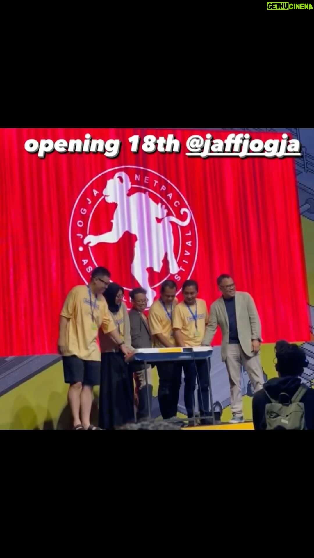 Garin Nugroho Instagram - Opening JAFF @jaffjogja @ajishdibyo @ifa_isfansyah @lutesha @shoosugar @rinadamayanti23 @dmeiske2 @ciklornatee @kamilandini @anggasasongko @agusmakkie @paulagusta1 @jokoanwar @christinehakimofficial @whanidarmawan @ong.hariwahyu @angginoen @festivalfilmid @timobros @happysalma @laurabas @batarago @anakfilm