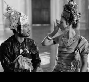 Garin Nugroho Instagram - Rehearsal, latihan  koreografi ( silent movie, Cineconcert ) Samsara :  Sudah cukup lama ingin bekerjasama dengan Aryo Bayu dan Juliet Burnett . Aryo selain membintangi berbagai film dari Soekarno hingga Gadis kretek , masa remaja di luar tumbuh dalam teater , Juliet dikenal tumbuh sejak remaja sebagai salah satu pebalet Australia dunia terlemuka . Ia berdarah australia - Indonesia , pamannya adalah W.S Rwndra. Sebuah gabungan film , dance dan teater  yang menjadi ciri film bisu Samsara @bayu_ario @valentinepayenwicaksono @almostgita @aldoswastia @analahms @rika.garin @kamilandini @ifa_isfansyah @adindafudia @batarago @retno_damayanti @vidasylvia @bagusbang @guspangsua @dayuaryadayuani @dirasugandi @miaismi11 @widimulia @sitanursanti @demifilm @almostgita @ifdclub @teatergarasi @komunitas_salihara @inefebriyanti @happysalma @sri
