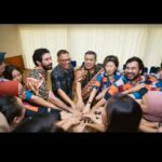 Garin Nugroho Instagram – Kebersamaan dan spirit tak henti komite FFI selama 3 tahun ( 2023 periode akhir ) melayani ekosistem film Indonesia . Suasana kegembiraan bersama penuh kerja keras pers conf menuju malam Anugrah 2023 @putrimarino @laurabas @lg_aw @naziracnoer @abimana_arya @lukmansrd