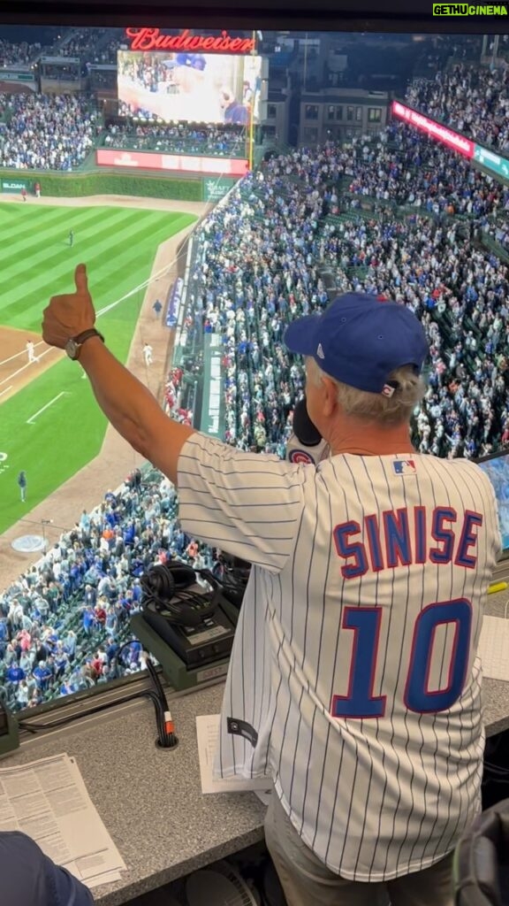 Gary Sinise Instagram - Now that was fun! 😁 Let’s go @cubs! Wrigley Field